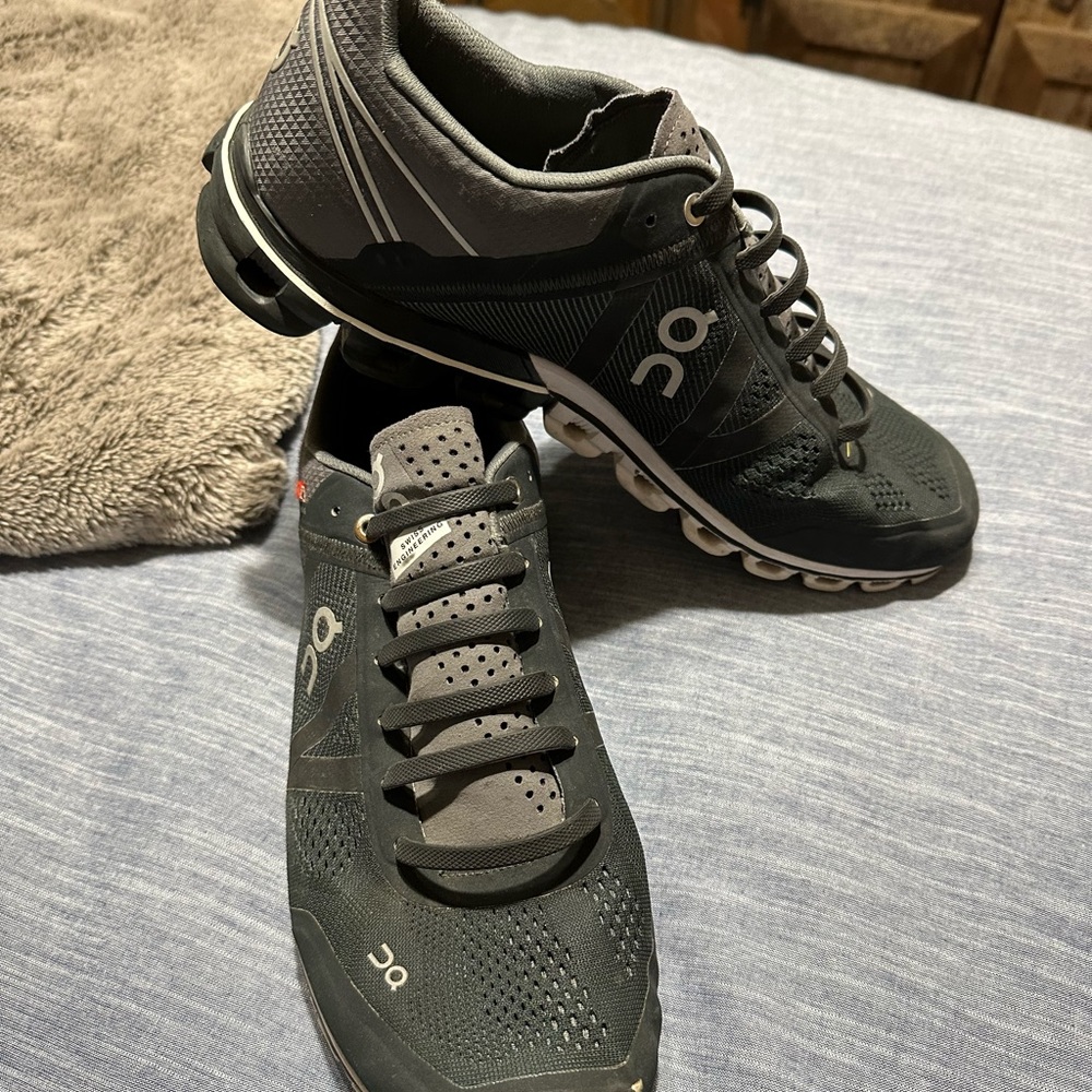 Men’s 11.5 on cloud running shoes